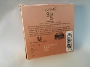 Lakme 9 to 5 Flawless Matte Complexion Compact Image 3