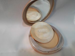 Lakme 9 to 5 Flawless Matte Complexion Compact Image 4